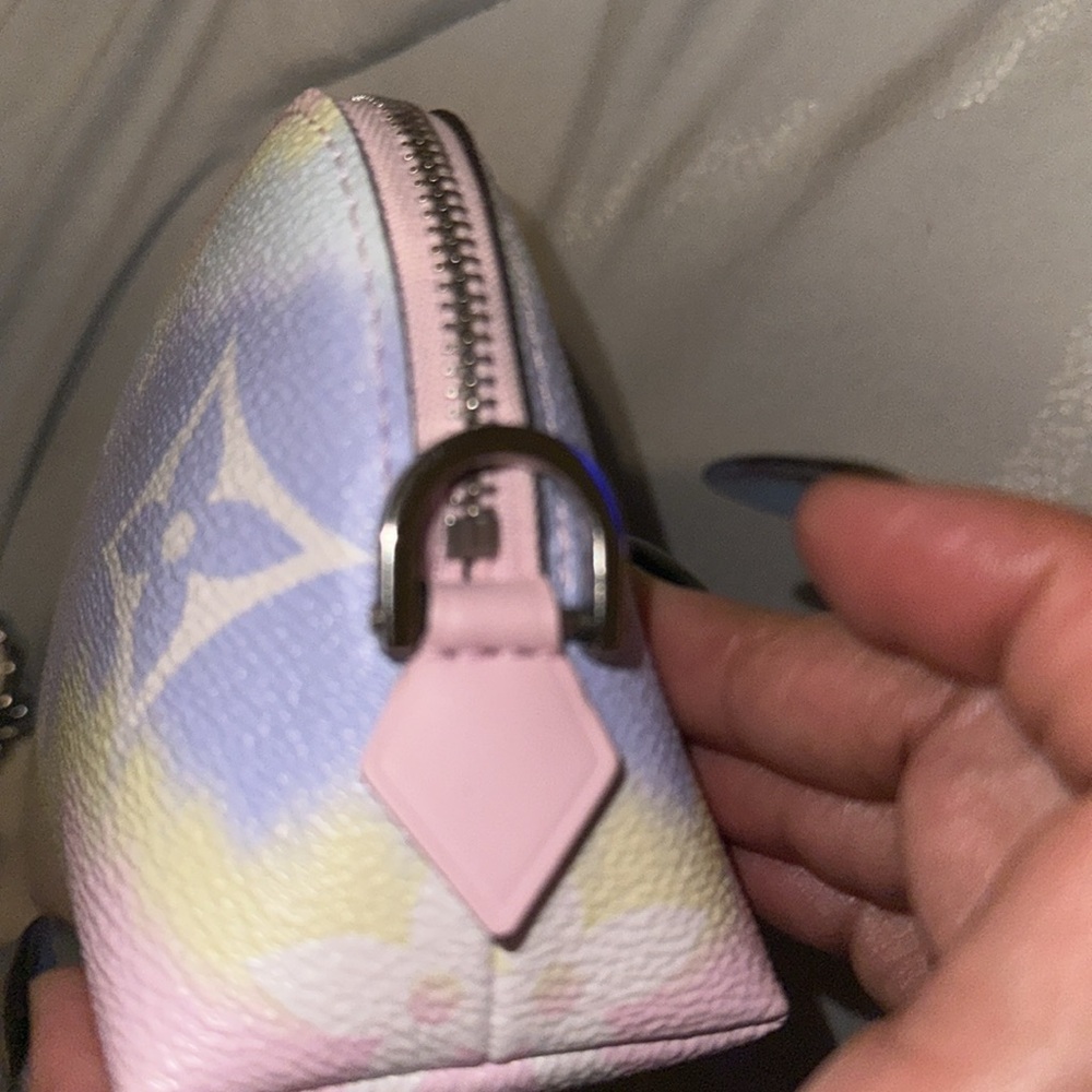 Louis Vuitton Escale Cosmetic Pouch - Picture 7 of 8